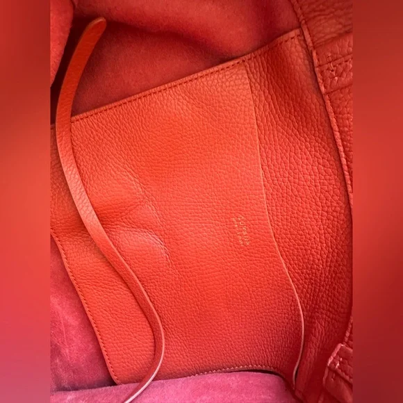 Cuyana Classic Easy Tote in RIOJA Pebbled Leather - Picture 12 of 13